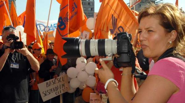 pdl deschide umbrela ioanei basescu