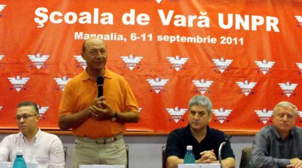 basescu trece oceanul la marele licurici oficial nu se stie exact ce va face seful statului acolo