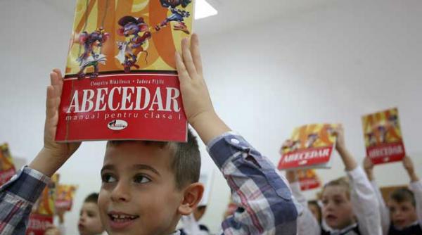 clopotelul suna astazi pentru 3 200 000 de elevi si prescolari vezi noutatile aduse de anul scolar 2011 2012