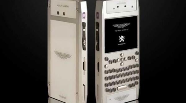 un aston martin de buzunar