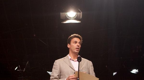 in gura presei implineste astazi 7 ani