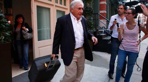 casa puscarie a lui dsk scoasa la vanzare