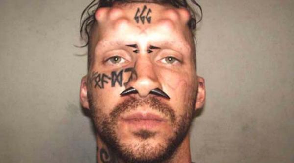 un asasin din sua i a ingrozit pe judecatori sustinand eu sunt fiul diavolului