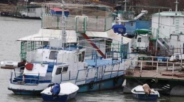 zeci de nave sunt blocate pe sectiunea bulgara a dunarii