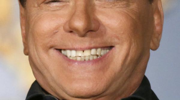 berlusconi aranja intalniri cu fetite dulci in timpul unei intaniri cu tariceanu venit sa ia detinutii romani din italia