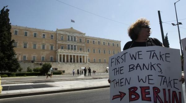 grecia in echilibru instabil pe marginea prapastiei