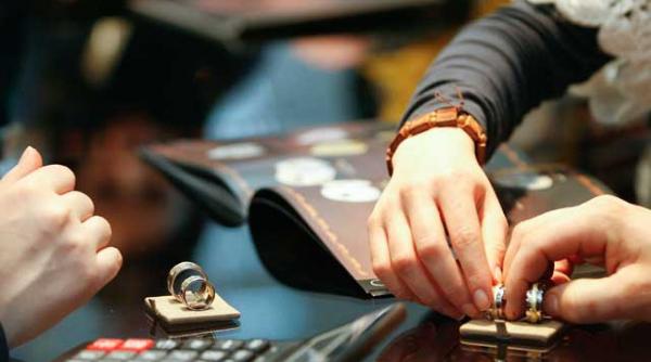 nu legea sau judecatorul poate lega doi oameni