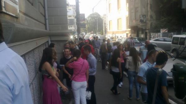 politia a intrat in academia de studii economice pentru a evacua sute de candidati la master update