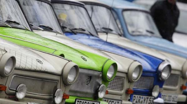 un baimarean si a imbracat trabantul cu blana a 58 de miei