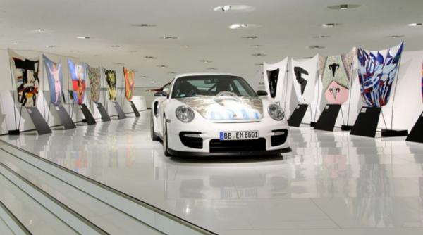 arta pe capote de 911 gt2