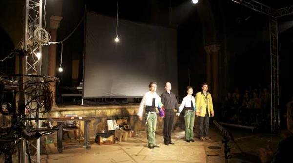 in palatul behague tineri actori romani aplaudati de francezi