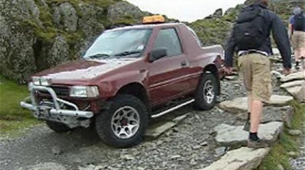 cum s a urcat un meltean cu 4x4 pe cel mai inalt varf de munte din anglia si tara galilor