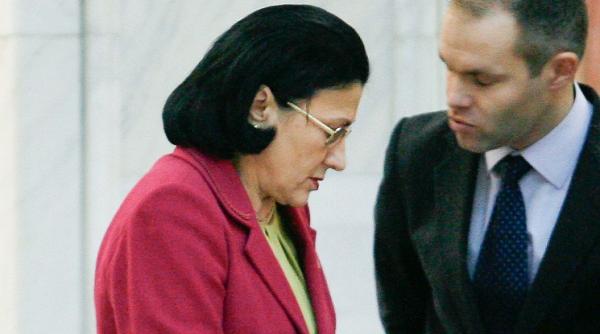 ecaterina andronescu il da in judecata pe ministrul funeriu