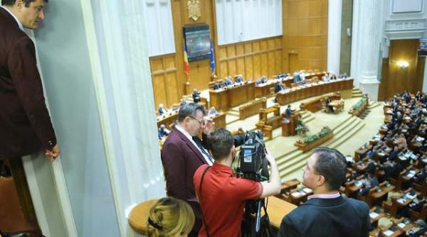 motiunea caldura care ingheata romania regimul basescu boc a picat pentru trei voturi