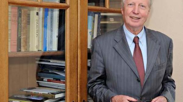 unul dintre laureatii premiului nobel pentru medicina 2011 a murit cu trei zile inainte de decernarea premiilor