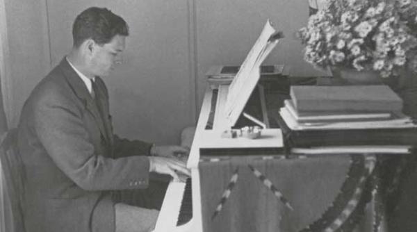 muzica regelui la 90 de ani viata si muzica regelui mihai sunt condensate si gravate pe un compact disc