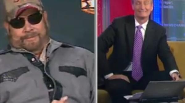 un celebru cantaret de country music l a asemanat pe barack obama cu hitler video