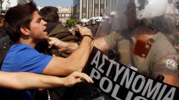 grecia blocata de o noua greva generala o zi fara transporturi aeriene feroviare si maritime