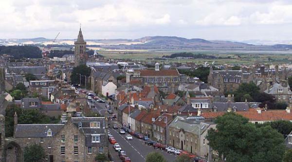 universitatile scotiene taxeaza doar englezii si irlandezii daca vii din bucuresti e gratis daca vii din anglia te costa 36 000 de lire