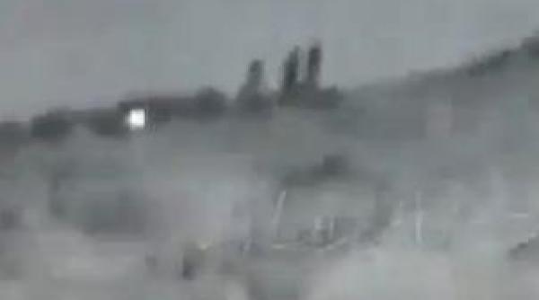 un grup de insurgenti afgani este facut praf de artileria americana video