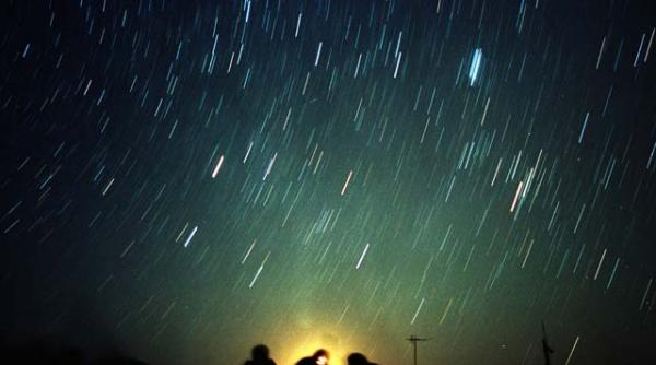 spectacol pe cer in aceasta noapte draconidele vazute perfect din romania curentul de meteoriti nu a mai fost vazut de 65 de ani