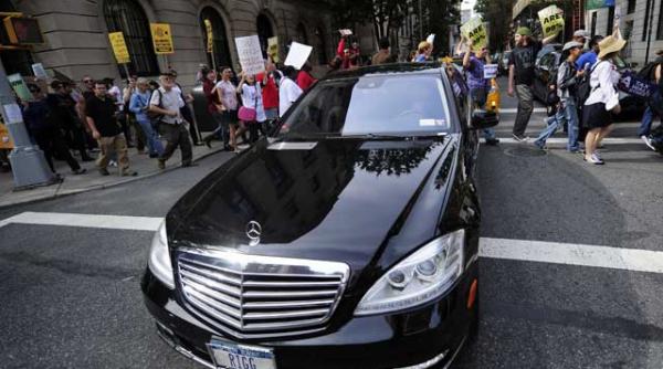 bogatasii din manhattan cu protestatarii sub nas
