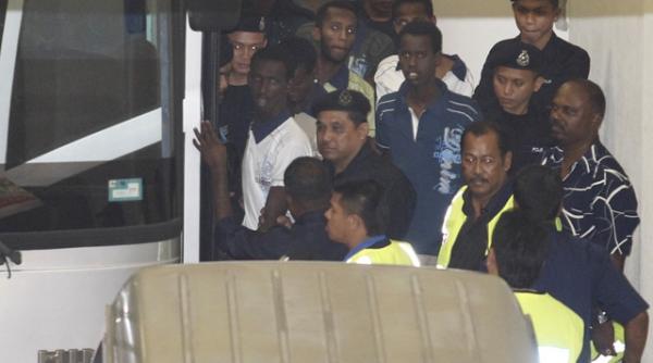 salvati de piratii somalezi de un mesaj pus intr o sticla