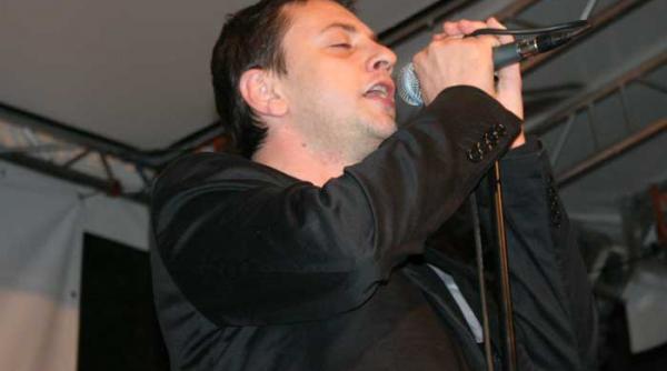 trei din cinci travka au concert in londonphone