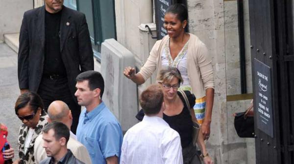 michelle incognito printre muritorii de rand