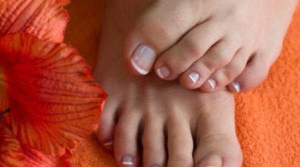 riscul de cancer la plamani poate fi citit in unghiile de la picioare