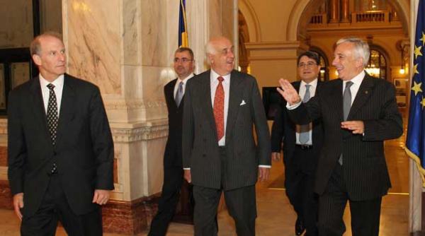 seful grupului bilderberg nu este de acord cu crearea statelor unite europene grecia trebuie sa ramana in zona euro