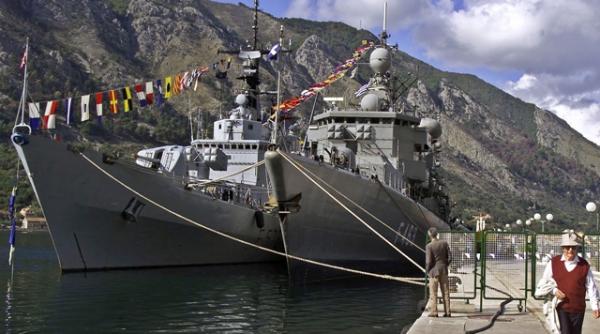 franta vrea sa livreze greciei falimentare nave de razboi starnind revolta germaniei