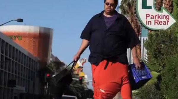 omul cu testicule de 45 de kilograme video