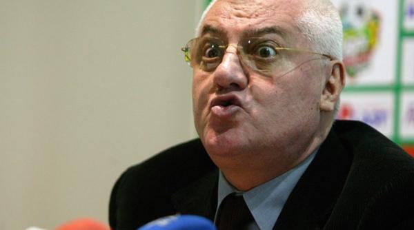 patronul societatii care ar fi vopsit gazonul de pe national arena il da in judecata pe dumitru dragomir