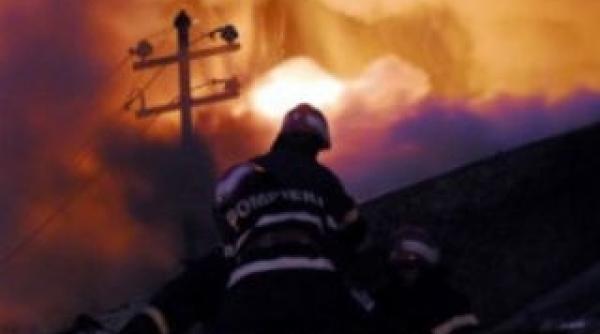incendiu la acoperisul unui bloc din sibiu peste 20 de familii au fost evacuate