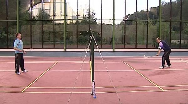 ce sporturi practica puternicii rusiei medvedev joaca badminton putin face scufundari video