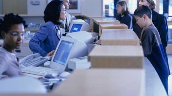 depozitele firmelor si populatiei au crescut cu 6 6 fata de perioada similara din 2010