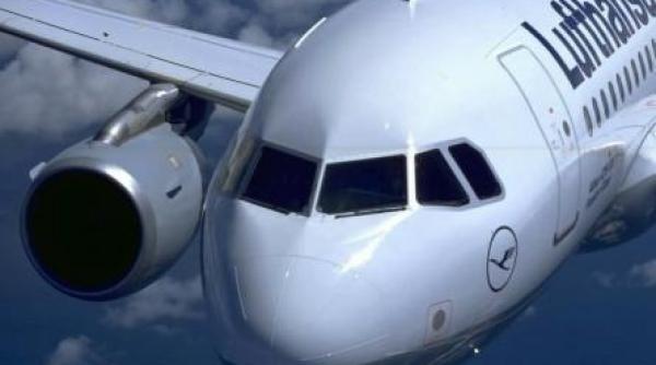 rusia un avion lufthansa a aterizat de urgenta dupa ce pilotii au detectat fum in cabina