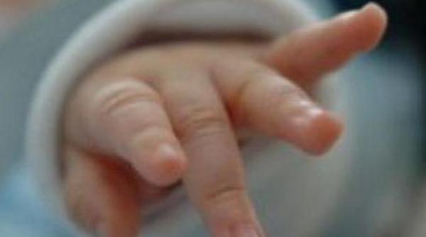 bebelus aruncat la gunoi micutul a fost gasit intr un tomberon in capitala