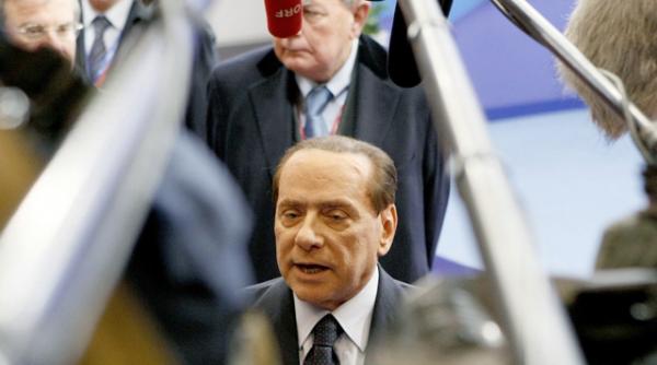 berlusconi se joaca de a demisia