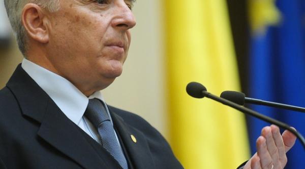 mugur isarescu a primit titlul de doctor honoris causa din partea snspa