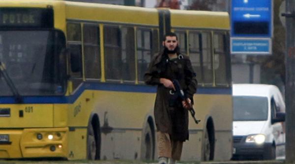 ambasada sua din bosnia atacata cu focuri de arma barbatul membru al miscarii wahabite a fost ucis