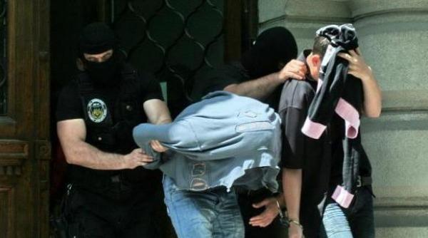 fiul lui butoane retinut pentru trafic de minori dus din nou la audieri