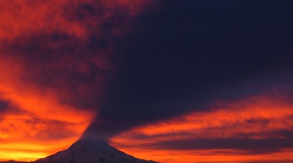 o fotografie spectaculoasa creeaza senzatia ca un munte erupe vezi de ce