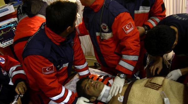 un nou bilant provizoriu indica 570 de morti si 2 500 de raniti in urma cutremurului din turciei