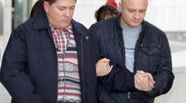 un irlandez a primit doar 7 ani de inchisoare pentru ca a distrus un roman lovindu l cu ciocanul in cap