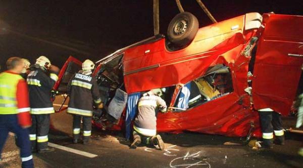 microbuzul mortii accidentul rutier din ungaria soldat cu moartea a 14 persoane este cel mai grav din ultimii zece ani