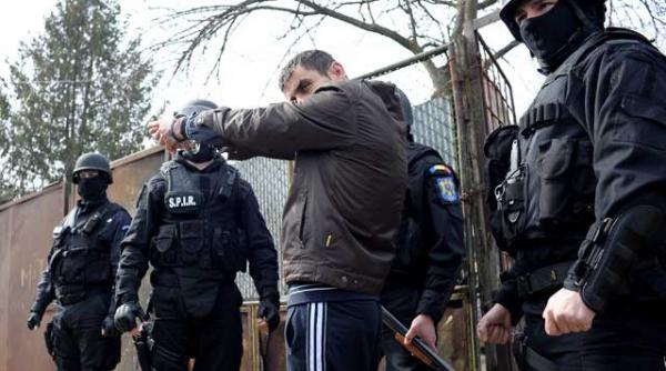 alba neagra cu interlopii romania o tara sigura pentru politia romana un cuib de clanuri pentru sri