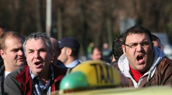 protest in capitala taximetristii cer tarife mai mari