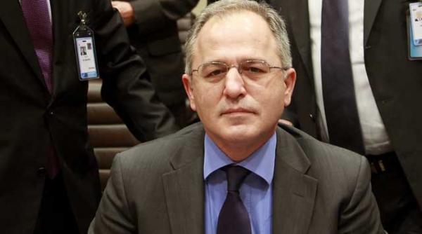 se teme grecia de propria armata ministrul apararii a demis comandantii tuturor armelor